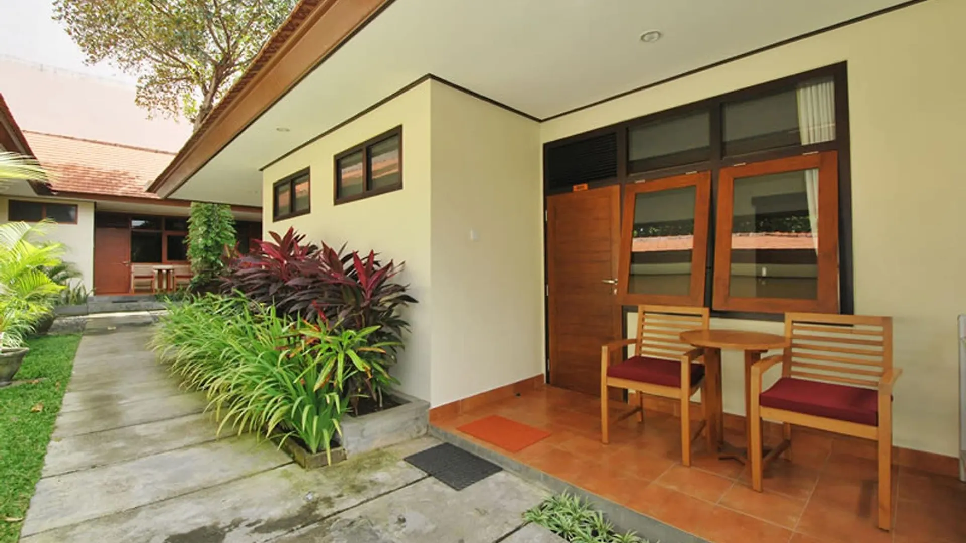 Yulia Beach Inn Kuta Kuta  Hotel