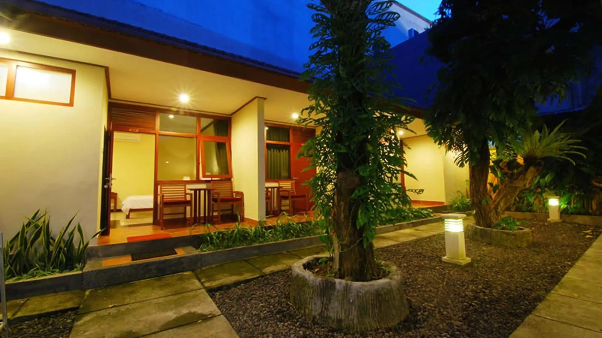 Yulia Beach Inn Kuta Kuta  Hotel