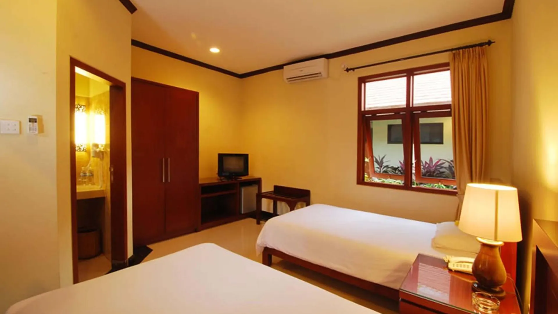 Hotel Yulia Beach Inn Kuta Kuta