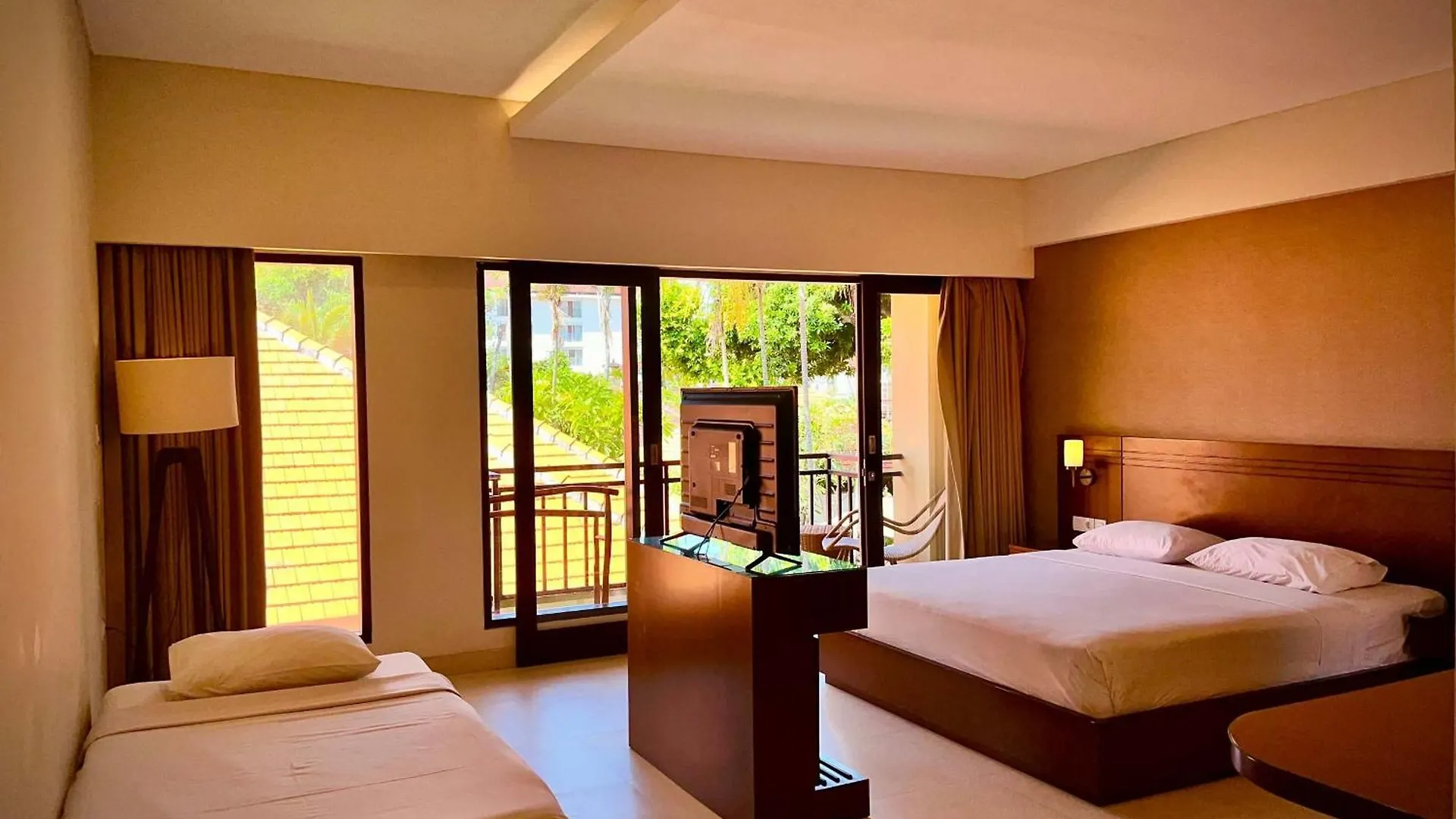 Yulia Beach Inn Kuta Kuta  3*, Kuta (Bali)