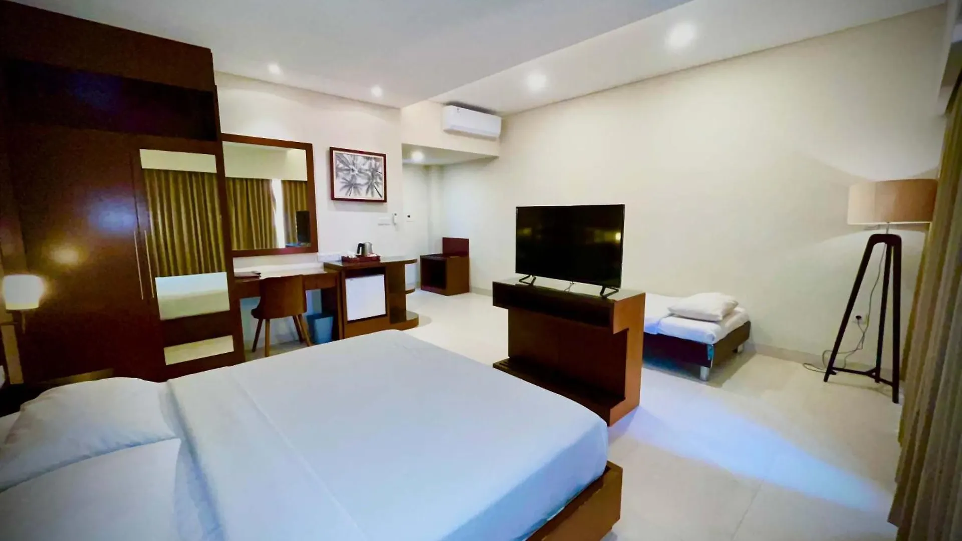 Hotel Yulia Beach Inn Kuta Kuta