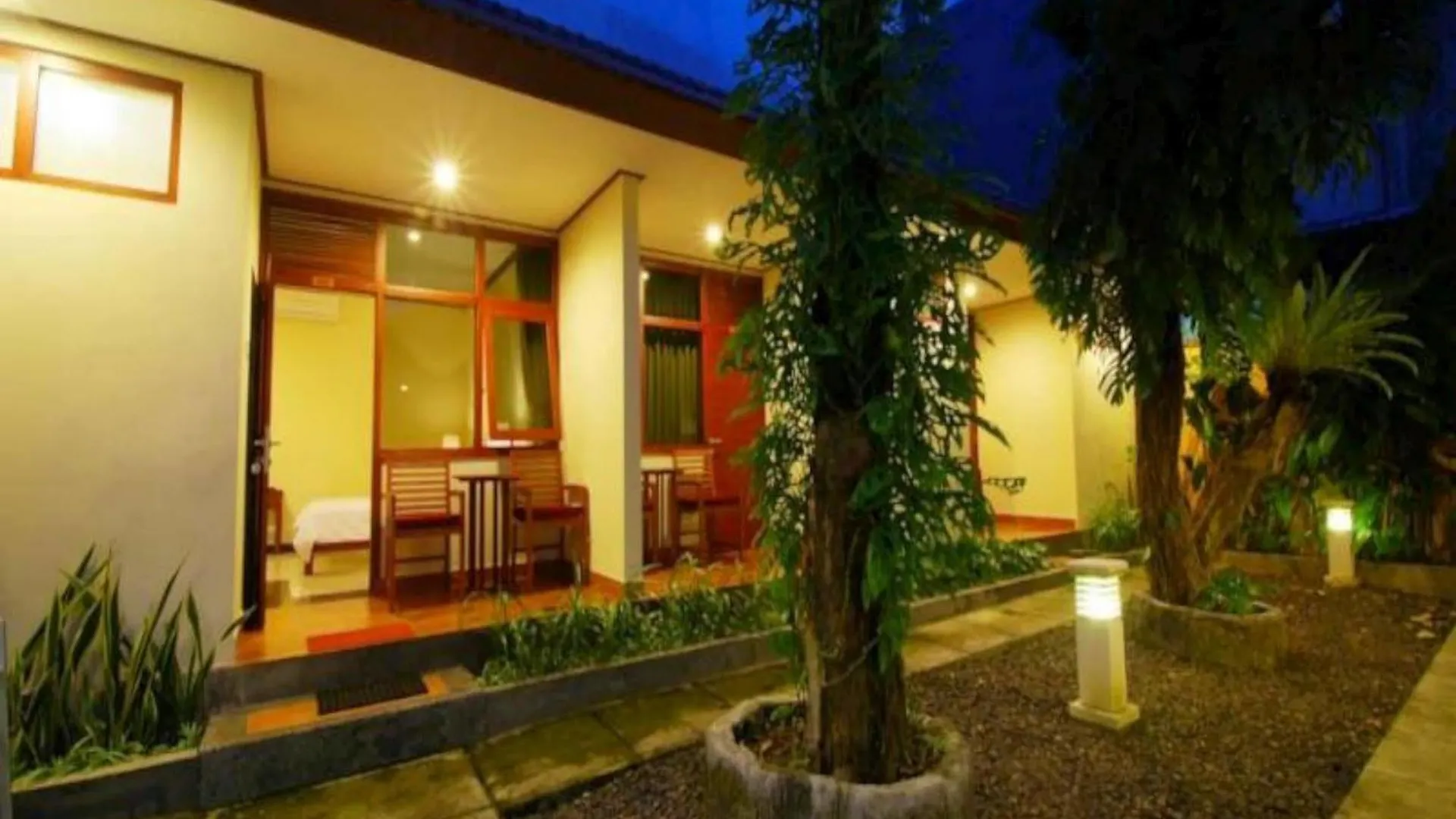 Yulia Beach Inn Kuta Kuta  Hotel