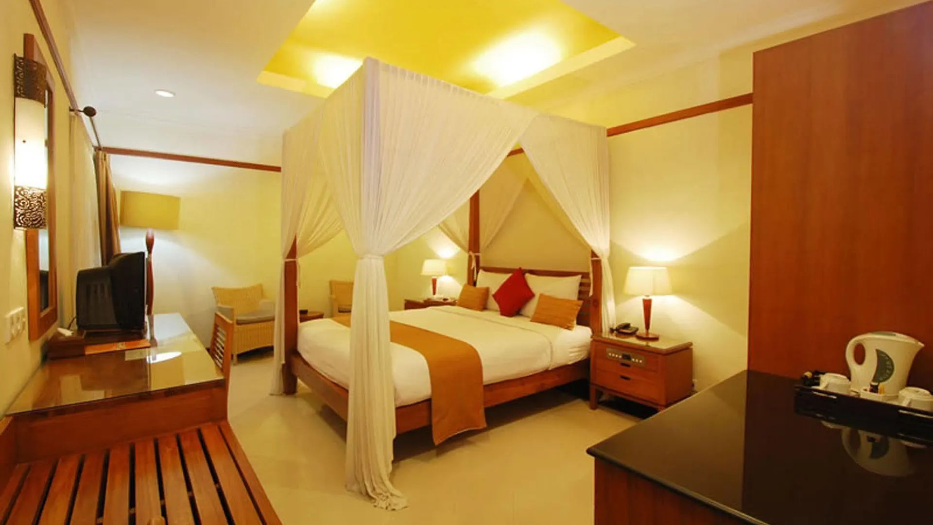 Hotel Yulia Beach Inn Kuta Kuta