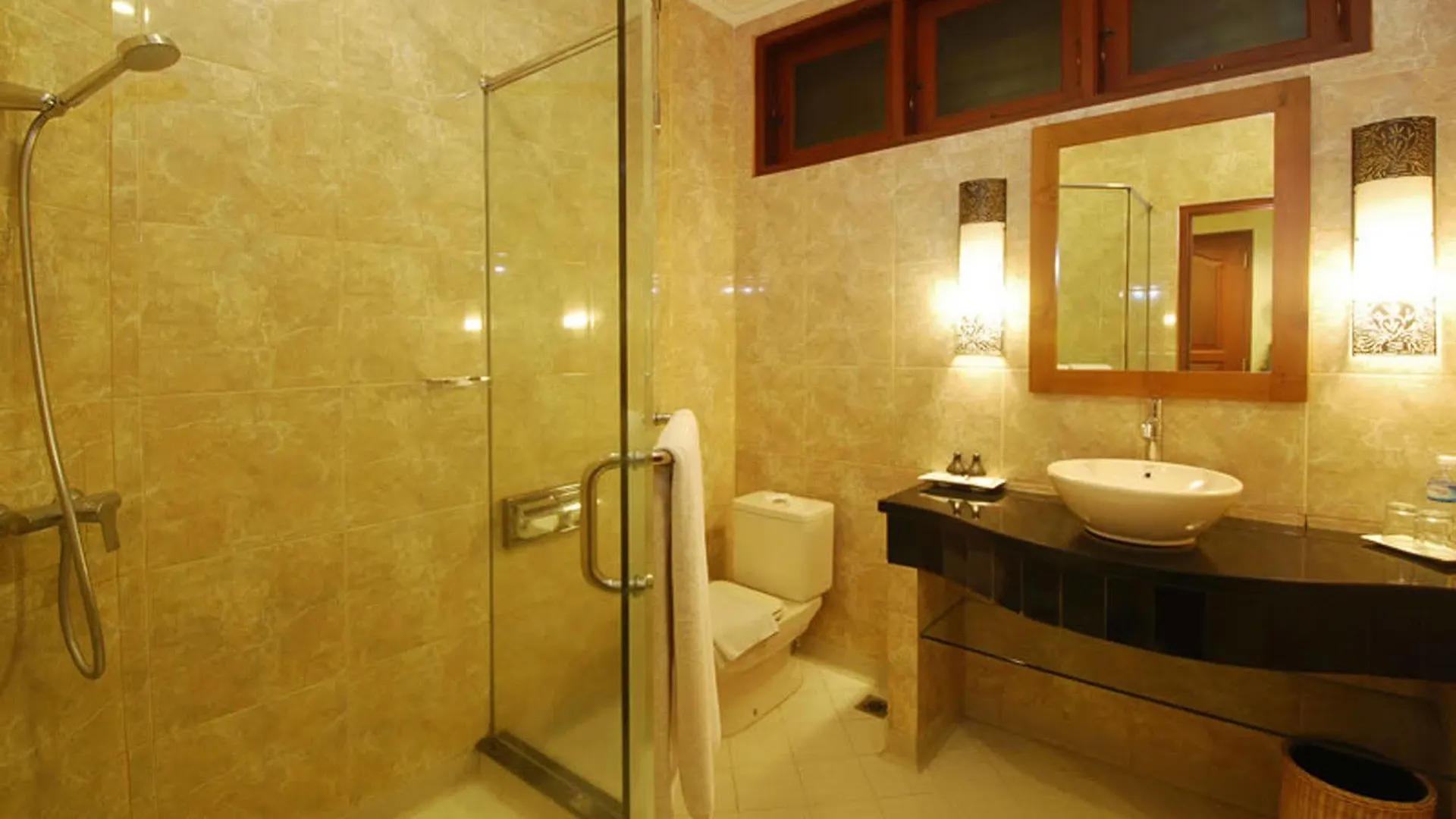Hotel Yulia Beach Inn Kuta Kuta